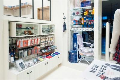 台北信义诚品服装店开幕 融合展示架与商品的质感空间